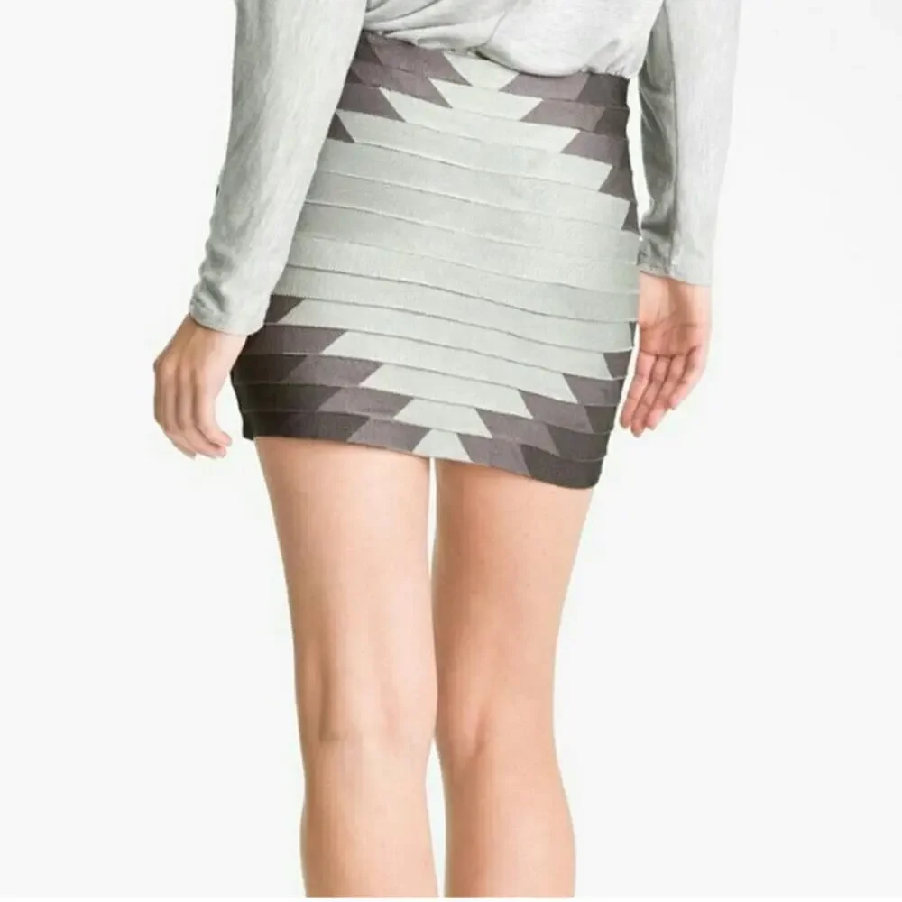 NEW Haute Hippie Gray Aztec Print Micro Mini Skirt Size Medium - Picture 1 of 10